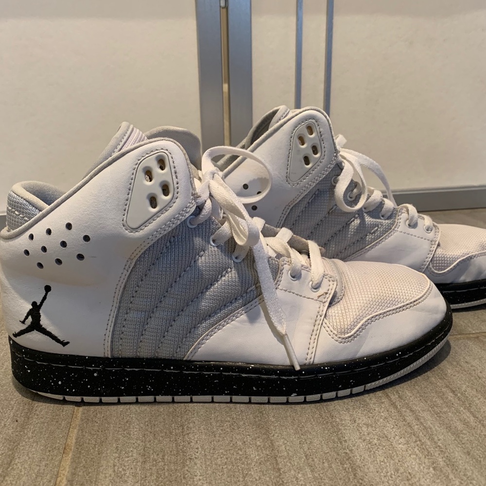 Men’s Nike Air Jordan #23. Good condition! 9.5